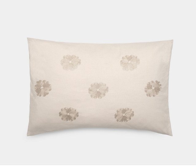 HC LEONIE BRODERIE FLEURS 40X60