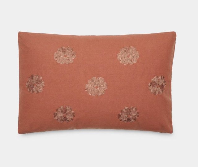 HC LEONIE BRODERIE FLEURS 40X60