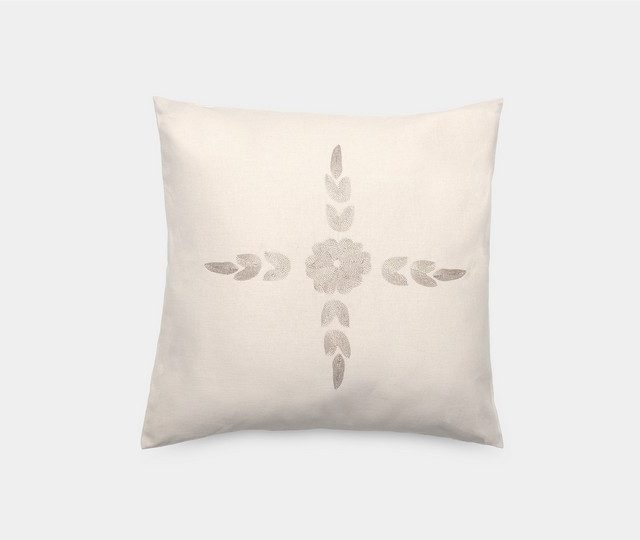 HC LEONIE BRODERIE BOUQUET 45X45
