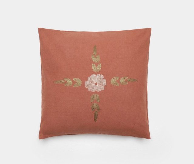 HC LEONIE BRODERIE BOUQUET 45X45